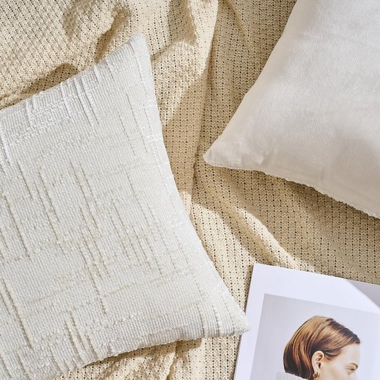 Unyqoos® Set van twee decoratieve kussenhoezen van chenille in wit 50x50 cm