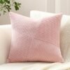 550x550-40579.jpg Unyqoos® Decoratieve roze kussensloop van zacht corduroy met verborgen ritssluiting
