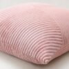 550x550-40583.jpg Unyqoos® Decoratieve roze kussensloop van zacht corduroy met verborgen ritssluiting