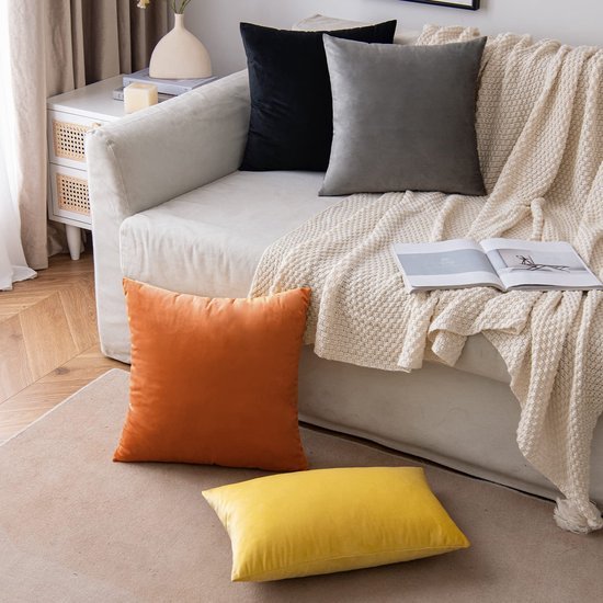 550x550-41127.jpg Unyqoos® Set van 2 zwarte fluwelen kussenslopen 50x50 cm met verborgen ritssluiting