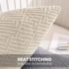 Unyqoos® Set van twee decoratieve kussenhoezen met geometrisch design in lichtbeige tint