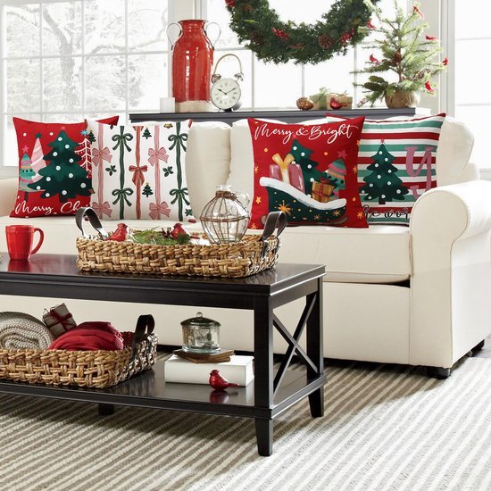 Unyqoos® Set van 4 decoratieve kerstkussenhoezen met winterse ontwerpen in rood