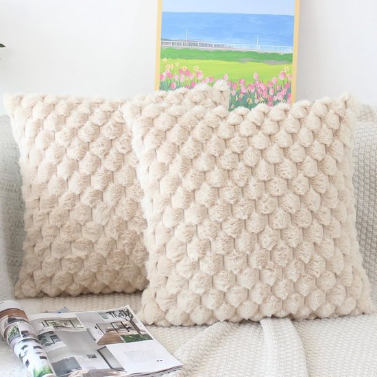 550x550-41628.jpg Unyqoos® Set van twee beige kussenslopen met pluche textuur voor een knusse sfeer