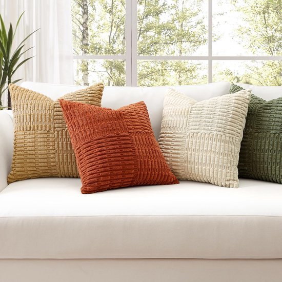550x550-41655.jpg Unyqoos® Set van vier decoratieve corduroy kussenhoezen met gestreept patroon