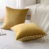 550x550-41721.jpg Unyqoos® Set van 2 zachte fluwelen kussenhoezen met pompons voor huisdecoratie