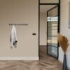 Unyqoos® Moderne Zwarte Wandgarderobe met 20 Haken - Stijlvolle Kledingoplossing voor de Muur