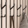 550x550-43374.jpg Unyqoos® Stevige zwarte metalen wandhaak voor veelzijdig gebruik in huis