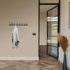 Unyqoos® Moderne Zwarte Wandgarderobe met 24 Haken van Roestvrij Staal - 75 cm Breed