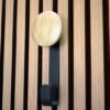 Unyqoos® Stijlvolle houten hangerhaak voor akoestische panelen zonder boren