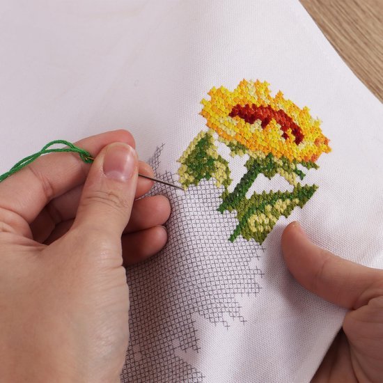 Unyqoos® Complete kruissteekset met zonnebloemontwerp voor tafelkleed van 80 x 80 cm