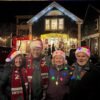Unyqoos® Rode pluchen kerstmuts met LED-verlichting voor feestelijke gelegenheden