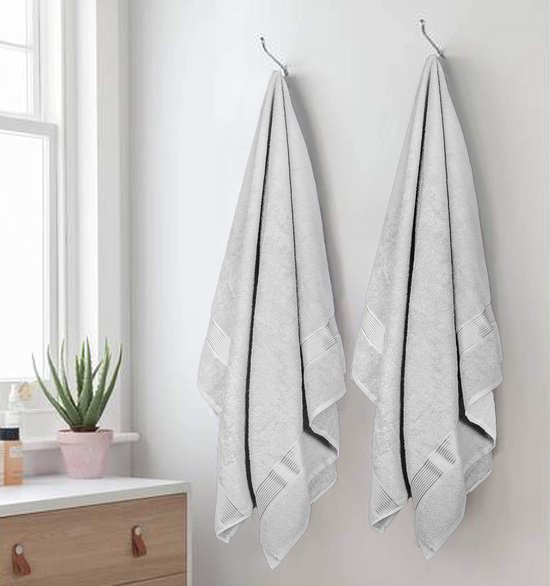 Unyqoos® Extra Grote Luxe Badhanddoekenset van 2 Stuks met Sneldrogende Eigenschappen in Lichtgrijs