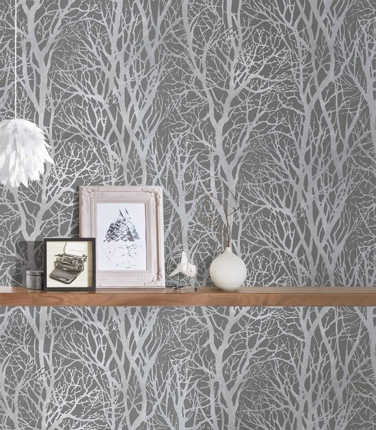 Unyqoos® Vliesbehang met bosmotief en metallic accenten voor een moderne uitstraling