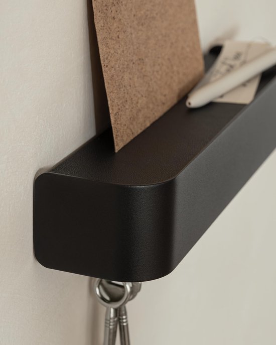 550x687-250.jpg Unyqoos® Minimalistisch sleutelrek met plank en onopvallend design voor de hal