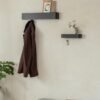 550x687-255.jpg Unyqoos® Minimalistisch sleutelrek met plank en onopvallend design voor de hal