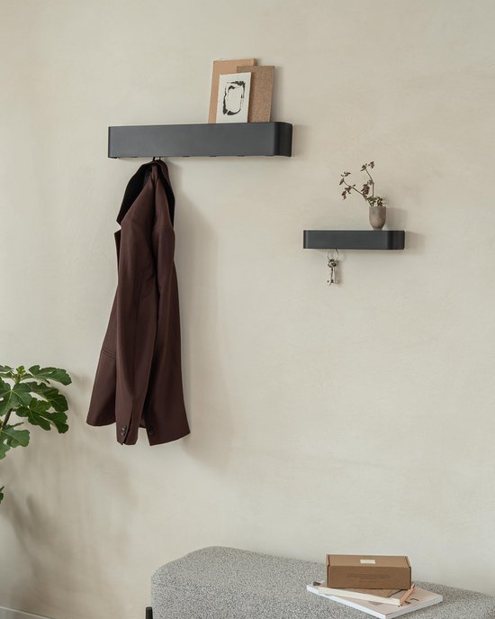 550x687-255.jpg Unyqoos® Minimalistisch sleutelrek met plank en onopvallend design voor de hal
