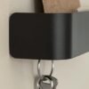 550x687-256.jpg Unyqoos® Minimalistisch sleutelrek met plank en onopvallend design voor de hal