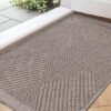 Unyqoos® Wasbare ultradunne deurmat met visgraatpatroon in taupe voor binnen en buiten