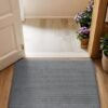 550x687-287.jpg Unyqoos® Wasbare en sneldrogende grijze deurmat met antislip voor binnengebruik