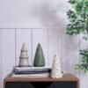 Unyqoos® Set van drie moderne keramische dennenboom sculpturen voor sfeervolle kerstdecoratie