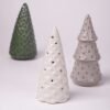 Unyqoos® Set van drie moderne keramische dennenboom sculpturen voor sfeervolle kerstdecoratie