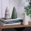 Unyqoos® Set van drie moderne keramische dennenboom sculpturen voor sfeervolle kerstdecoratie