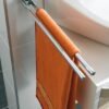 550x733-119.jpg Unyqoos® Wandgemonteerde draaibare handdoekhouder met twee armen voor badkamer