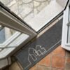 550x733-143.jpg Unyqoos® Wasbare en deurmat met antislip voor binnen en buitengebruik
