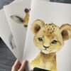 550x733-173.jpg Unyqoos® Set van drie kleurrijke safari dierenprints voor kinderkamer decoratie