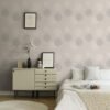 Unyqoos® Vliesbehang met abstract bloemendesign en metallic accenten in beige tint