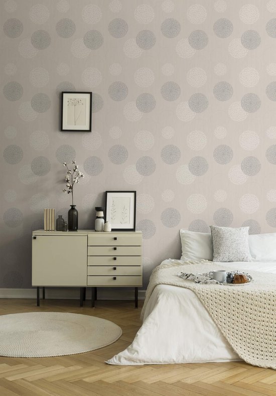 Unyqoos® Vliesbehang met abstract bloemendesign en metallic accenten in beige tint