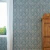 550x823-2.jpg Unyqoos® Stijlvol Vliesbehang met Barok Bloemenpatroon en Metallic Accenten, bruin-blauw