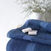 Unyqoos® Verkwikkende Luxe Set: Twee Extra Zachte Katoenen Douchehanddoeken in Marineblauw, 70x140 cm
