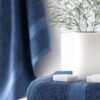 Unyqoos® Verkwikkende Luxe Set: Twee Extra Zachte Katoenen Douchehanddoeken in Marineblauw, 70x140 cm