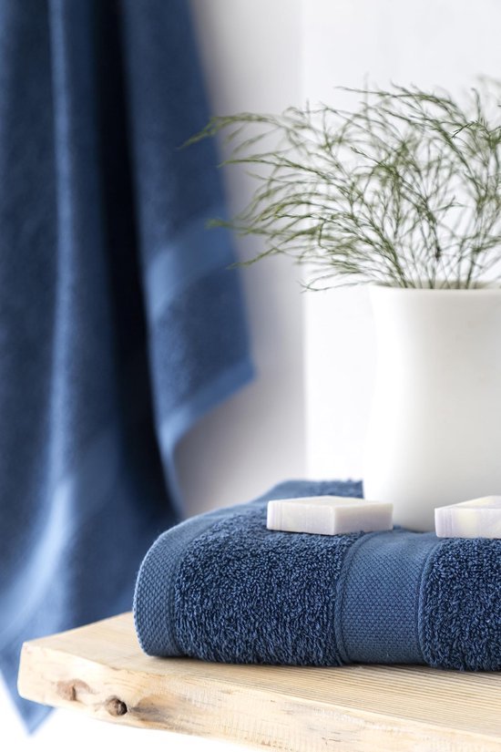 Unyqoos® Verkwikkende Luxe Set: Twee Extra Zachte Katoenen Douchehanddoeken in Marineblauw, 70x140 cm