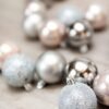 Unyqoos® 30-delige set kerstboomversiering met kunststof ballen in diverse kleuren