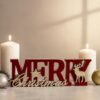 Unyqoos® Feestelijke houten kerstdecoratie met rode en gouden letters en rendier
