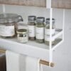 550x825-174.jpg Unyqoos® Ruimtebesparend kruidenrek van staal en hout voor de keuken