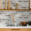 550x825-53.jpg Unyqoos® Decoratief zelfklevend steenlook behang voor stijlvolle muurveranderingen