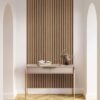 Unyqoos® Lichtbruin vliesbehang met houtlook en 3D-effect voor elke kamer