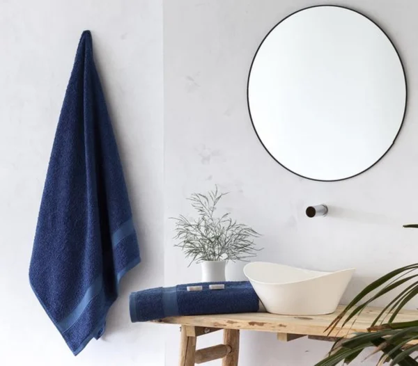 Unyqoos® Verkwikkende Luxe Set: Twee Extra Zachte Katoenen Douchehanddoeken in Marineblauw, 70x140 cm