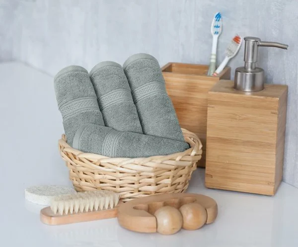 Unyqoos® Luxueuze 8-delige Handdoekenset van 100% Zacht Katoen met Ophanghaakjes in Koel Grijs