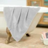 Unyqoos® Extra Grote Luxe Badhanddoekenset van 2 Stuks met Sneldrogende Eigenschappen in Lichtgrijs