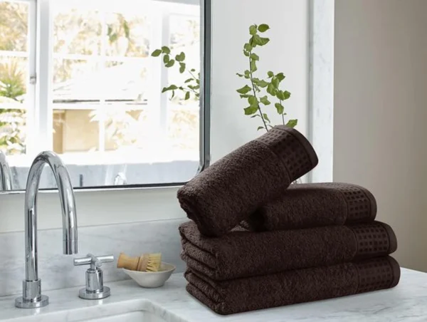 Unyqoos ® Ultrazachte Handdoekenset van 4 Stuks met Grote Badhanddoeken en Handdoeken voor Dagelijks Gebruik