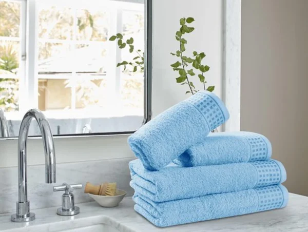 Unyqoos ® Ultrazachte Handdoekenset van 4 Stuks met Grote Badhanddoeken voor Dagelijks Comfort