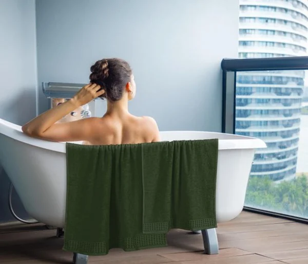 P-87213230390665-20260405184912.webp Unyqoos ® Verwen Jezelf Met Deze Luxe Olijfgroene Handdoekenset Van Zacht Katoen Voor Elke Dag