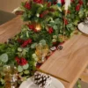 Unyqoos® Feestelijke kunstmatige guirlande met rode bessen en eucalyptusbladeren