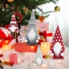 Unyqoos® Set van vier decoratieve kabouters voor binnen en buiten gebruik