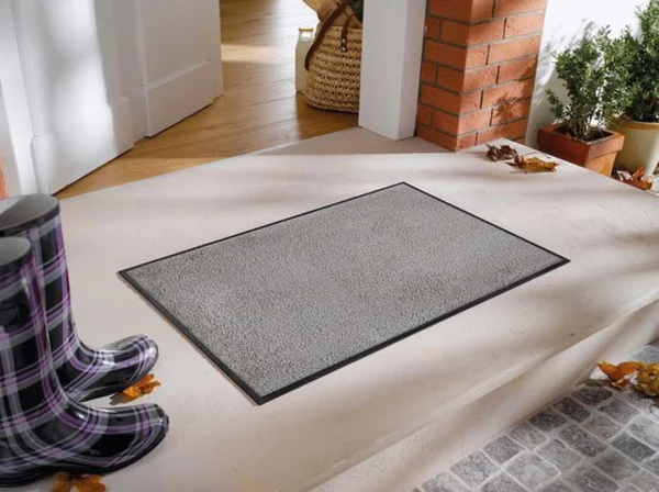 Unyqoos® Lichtgrijze wasbare deurmat met antislip achterkant en kleuren