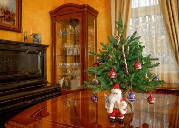 Unyqoos® Compacte en Natuurlijke Kunstkerstboom van 65 cm voor Sfeervolle Feestdagen